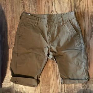 Levi’s khakis shorts; 32x32